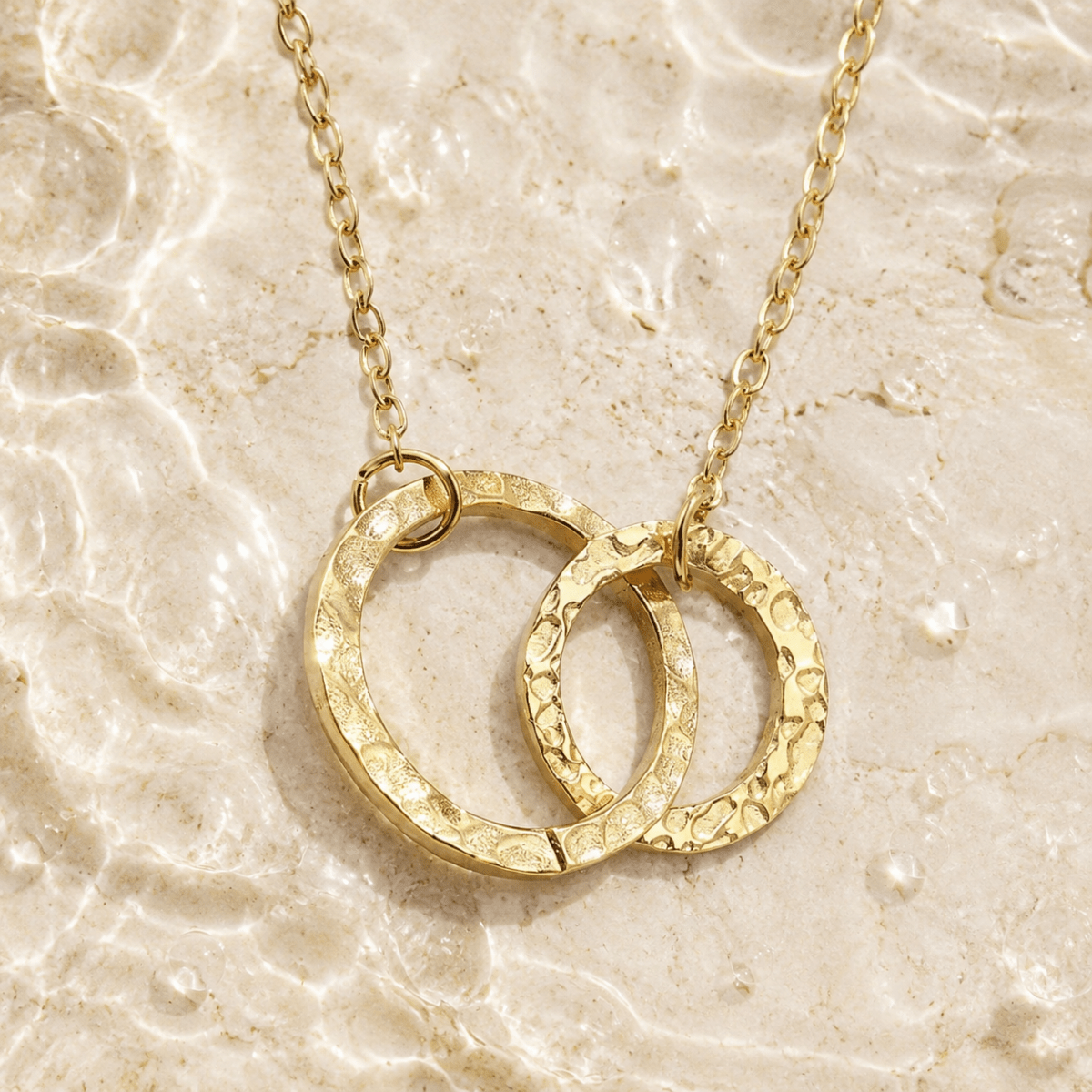 Aroa Interlocking Rings Necklace