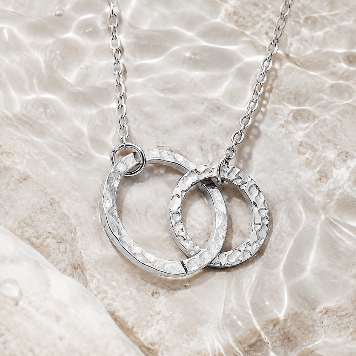 Aroa Interlocking Rings Necklace