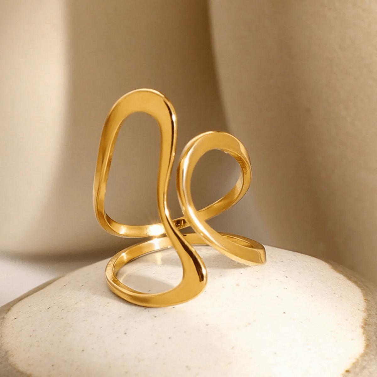 Eirene Sculptural Loop Ring