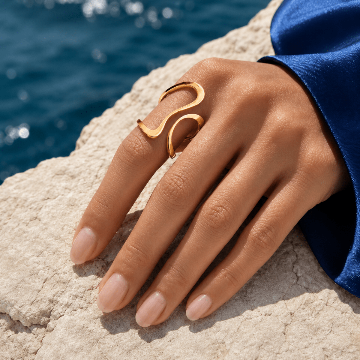 Eirene Sculptural Loop Ring