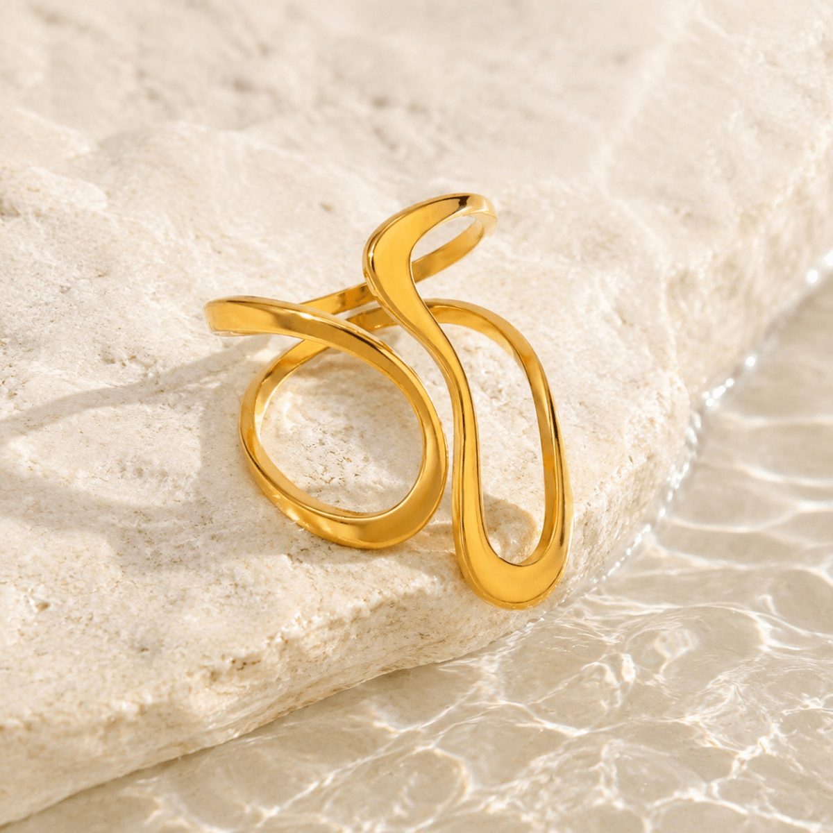Eirene Sculptural Loop Ring