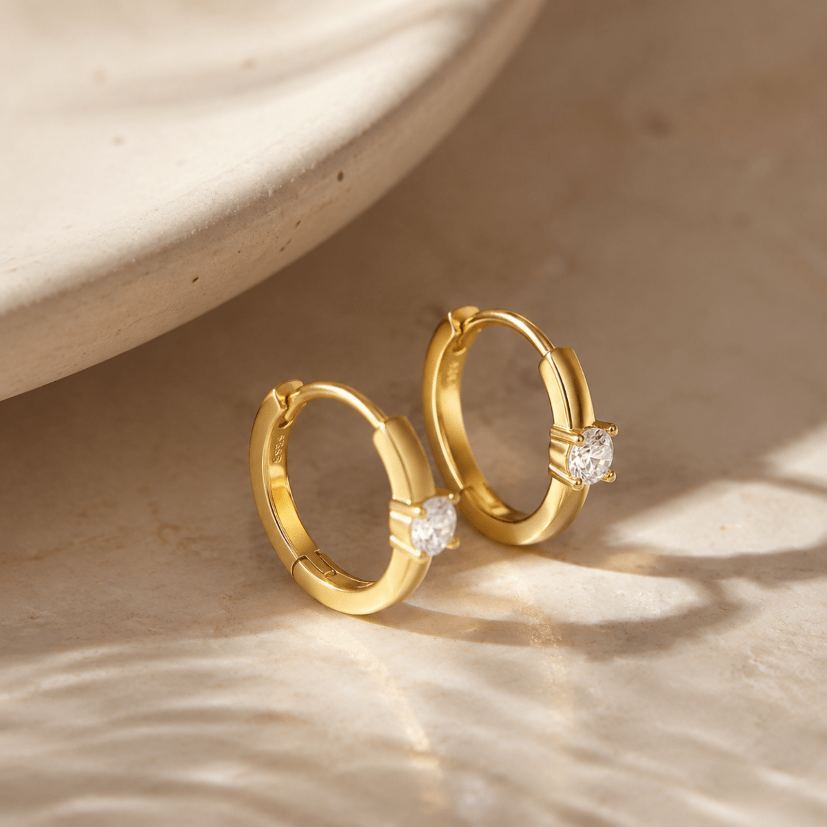 Elara Solitaire Pixie Huggies