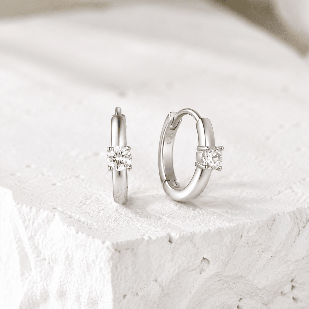 Elara Solitaire Pixie Huggies