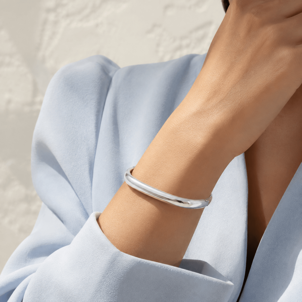 Isadora Rounded Square Hinged Bangle