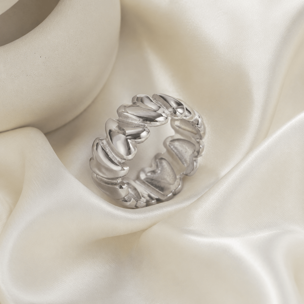 Lucia Sculpted Link Band Ring
