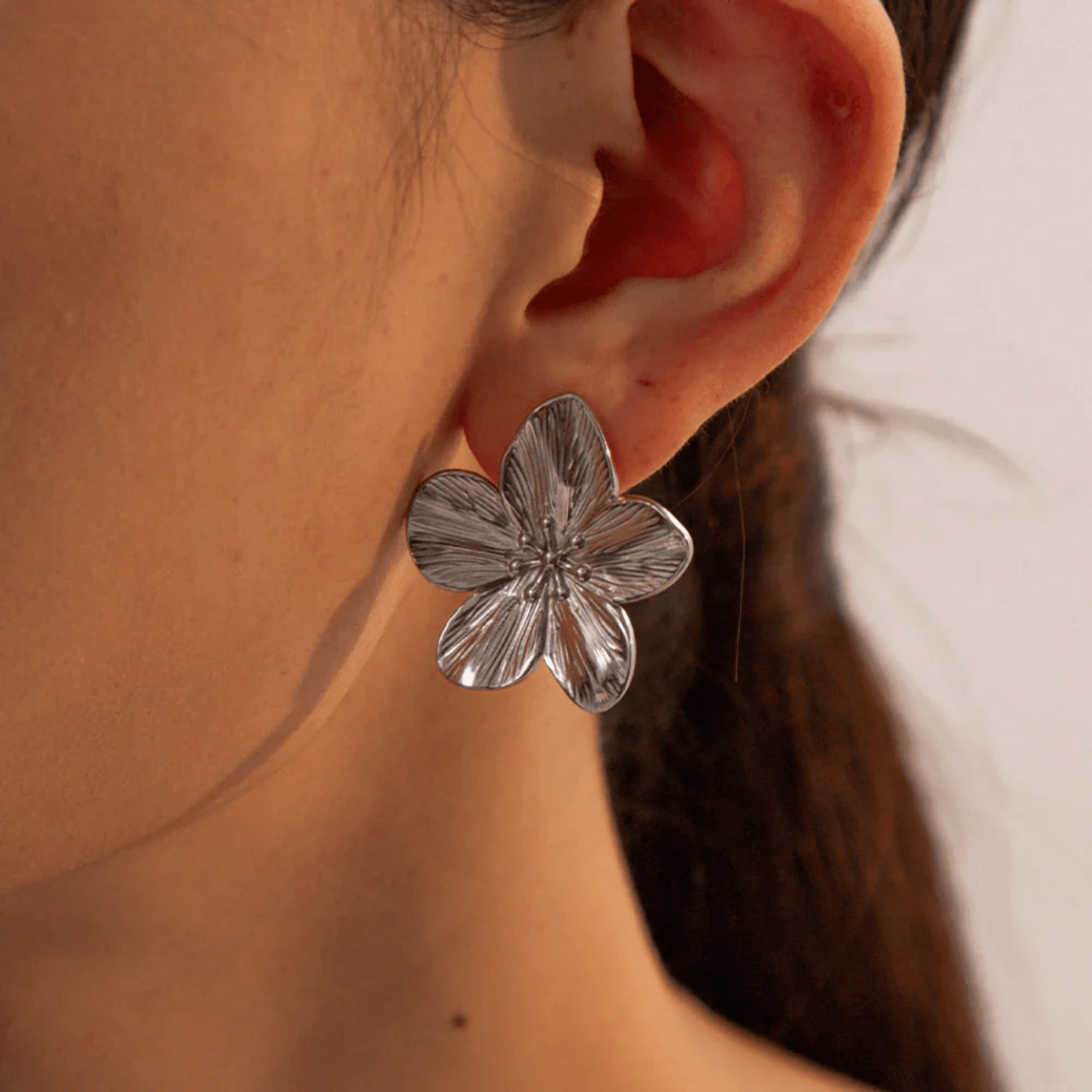 Neroli Sculpted Flower Stud Earrings
