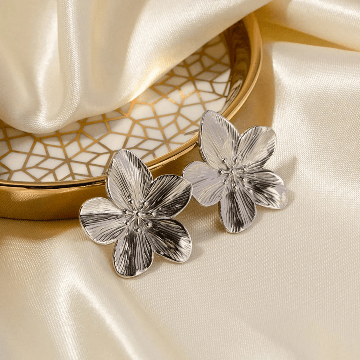 Neroli Sculpted Flower Stud Earrings