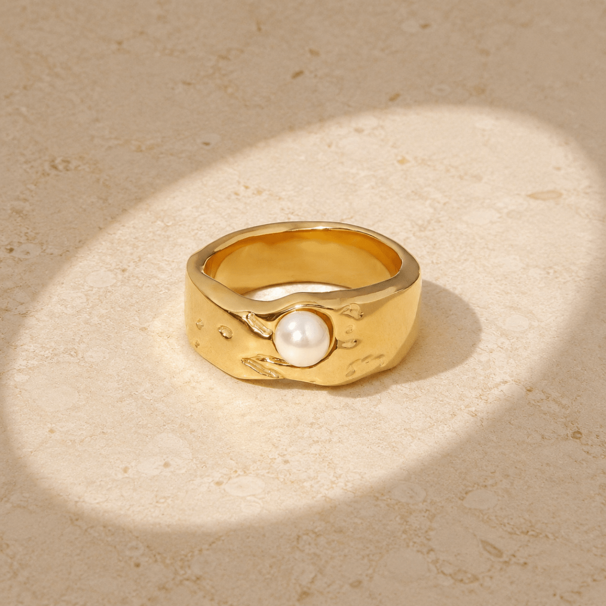 Perlina Sculptural Pearl Signet Ring
