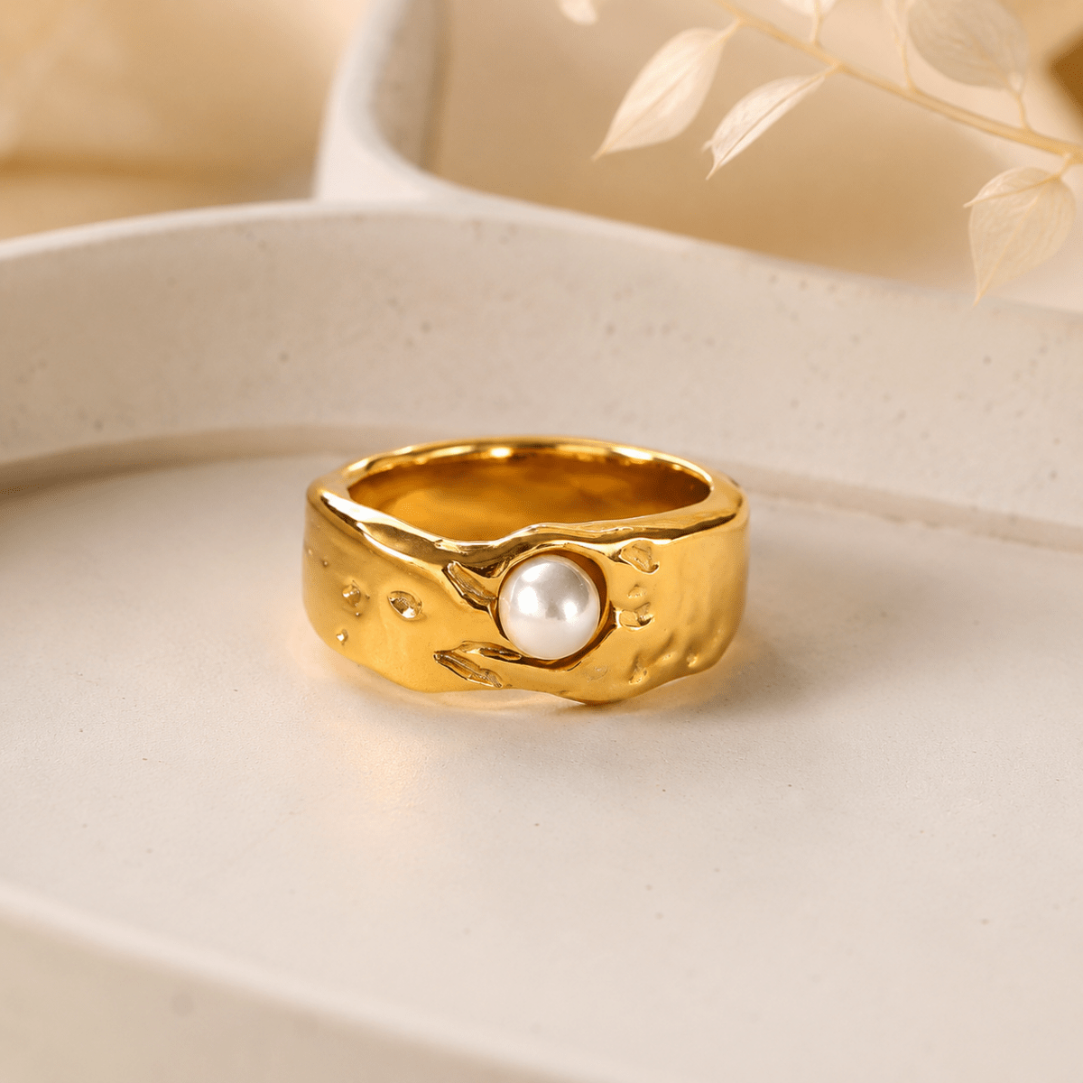 Perlina Sculptural Pearl Signet Ring