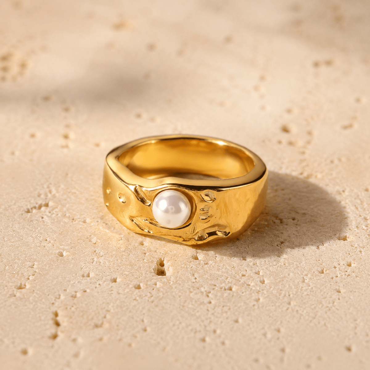 Perlina Sculptural Pearl Signet Ring