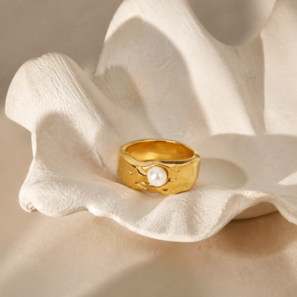 Perlina Sculptural Pearl Signet Ring