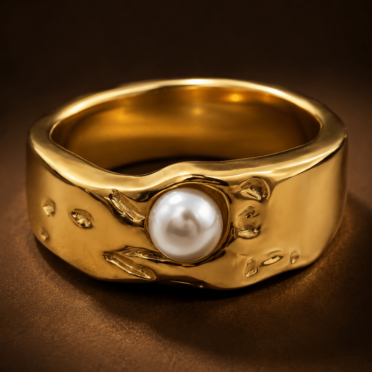 Perlina Sculptural Pearl Signet Ring
