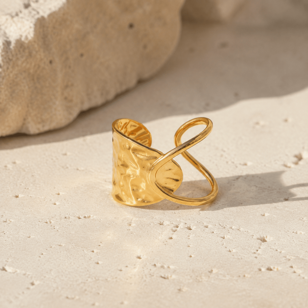 Vesta Sculpted Loop Ring