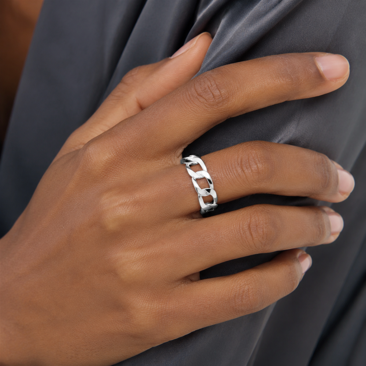 Virelia Polished Curb-Link Band Ring